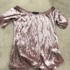 Kendall & Kylie Off the shoulder velvet top